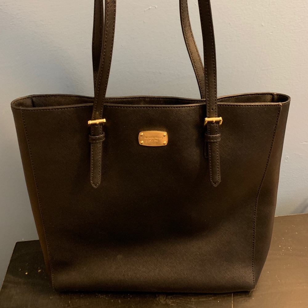 Michael Kors tote- sold!
